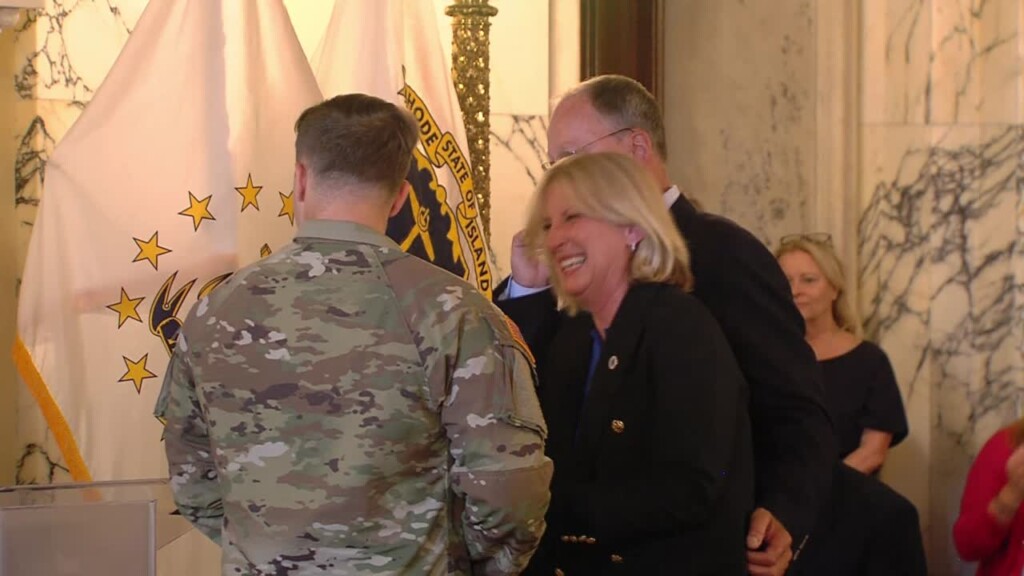 Saunders Swearing In W Nephew (dube)