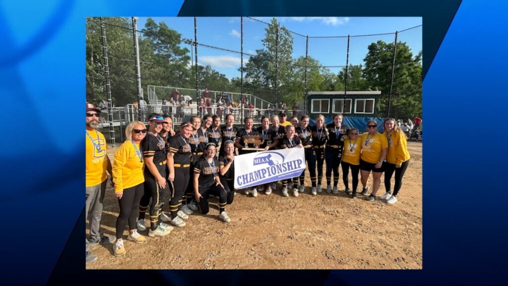 Case Softball Defeats Hampshire Regional To Earn Miaa Division 4 Title