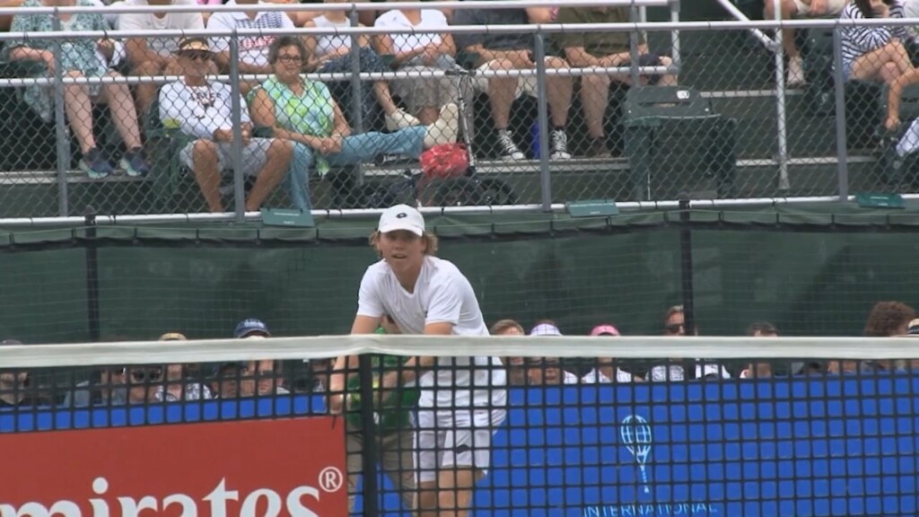 Michelsen, Isner Claim Semifinal Spots At Tennis Hall Of Fame Friday