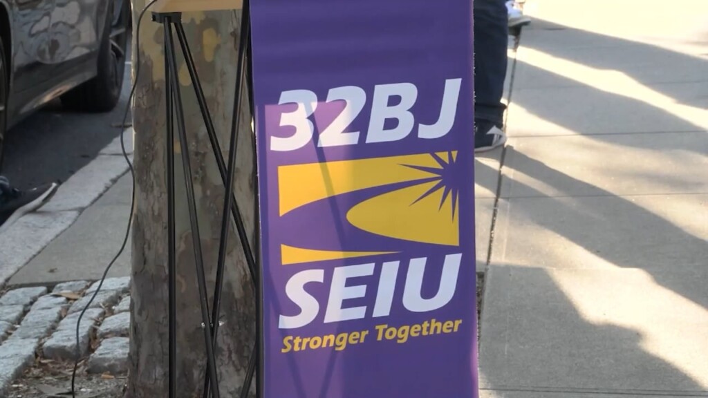 Brown University Security Guards Picket For Better Pay