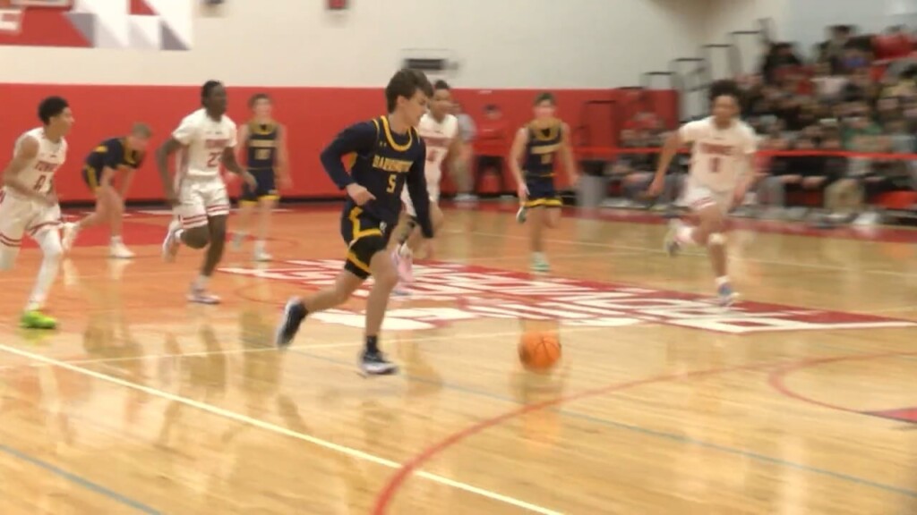 Third Quarter Surge Propels Barrington Boys Past East Providence