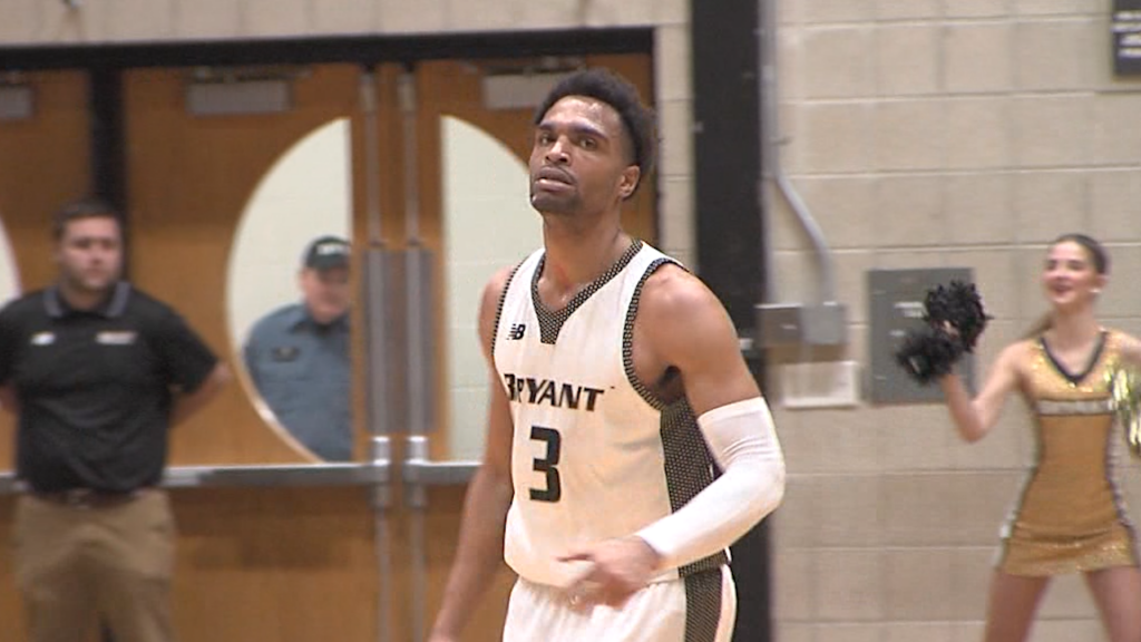 37383 Vo Bryant Unh Mbb Home Vo Ncoit00 00 25 07still002