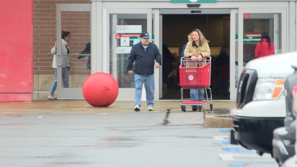 Swansea Police Continue To Try To Identify Man Who Tried Luring Teen Girls Into A Car