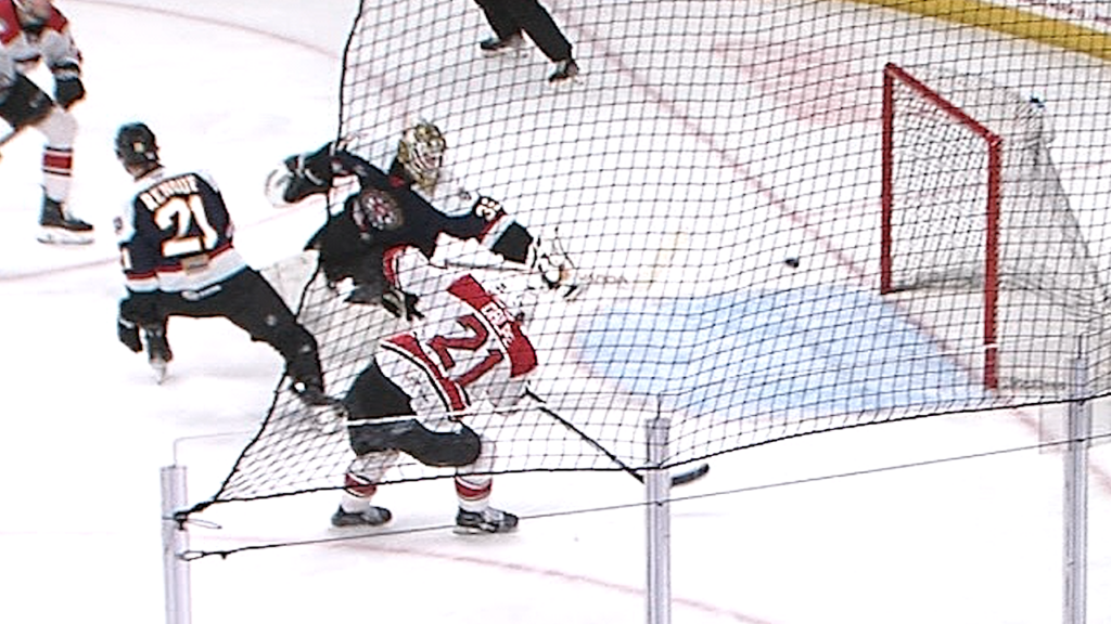 44138 Vo Pbruins Flyers V Isteele00 00 11 41still001