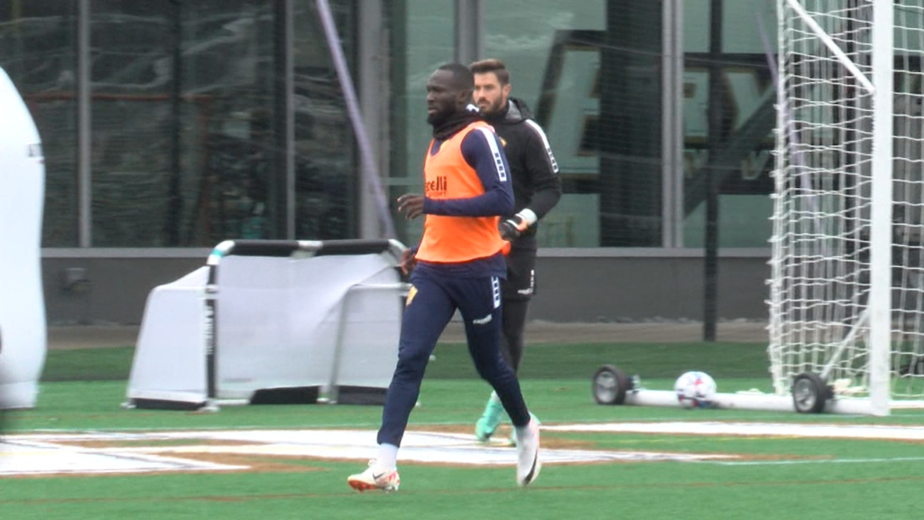 46908 Vo Rifc Ov Pittsburgh Prep Isteele00 00 18 43still001