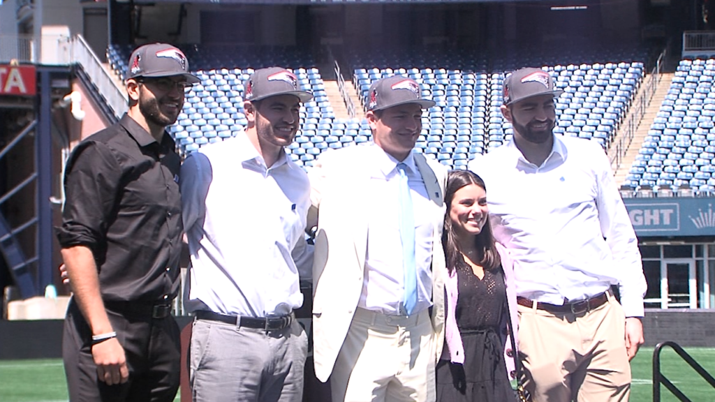 Pats Pkg00 00 38 28still001