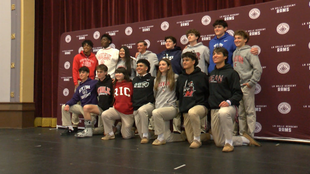 50645 Vo La Salle Spring Signing Cv Ncoit00 00 10 25still001