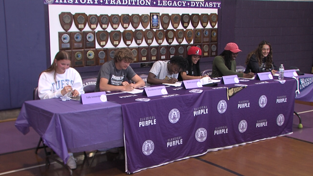 53154 Vo Classical V Signing Isteele00 00 07 47still001