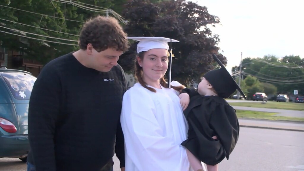 Warwick Student Parent Told She Can’t Walk Across Stage At Graduation With Her Son