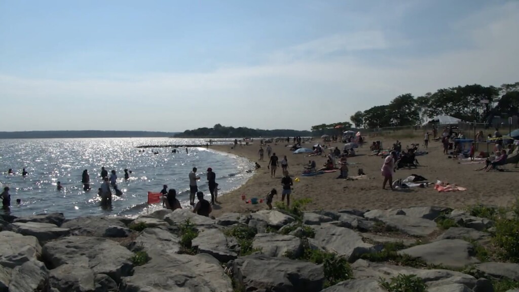 Locals Make The Most Of Hot Weather At Oakland Beach In Warwick