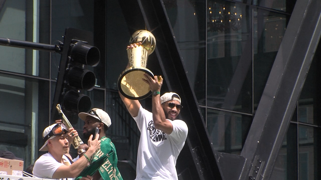 60284 Vo Celtics V Tatum Extension Isteele00 00 03 19still001