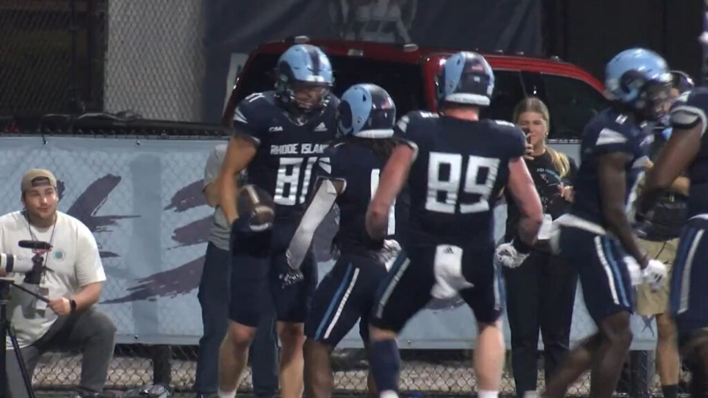 Harris Touchdown In Final Minute Lifts Uri Over Holy Cross In Season Opener