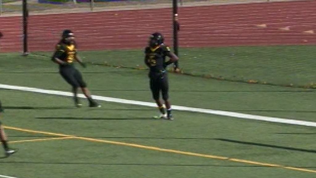 76037 Vo Central Cranston West Fb V Isteele00 00 17 10still002