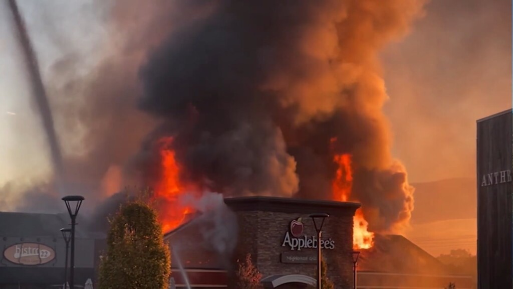 Large Fire Shuts Down Applebee's