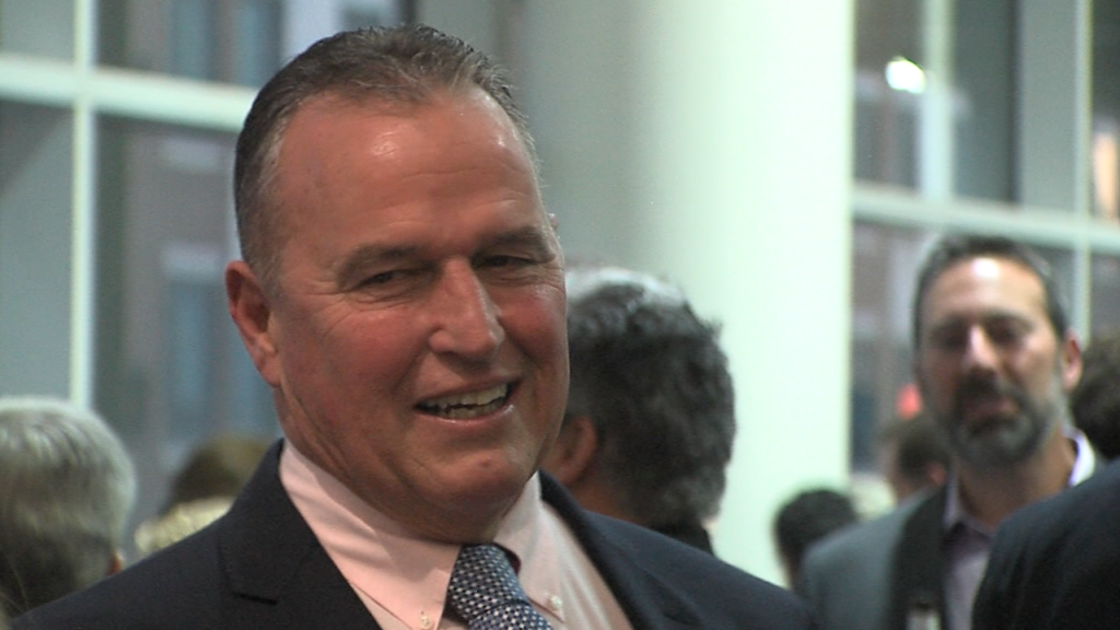 75090 Vo Brown Fb V Estes Hof Isteele00 00 01 48still001