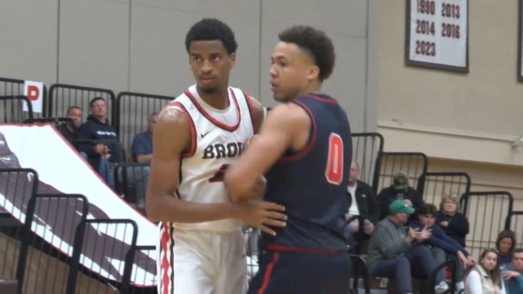 Brown Stony Brook Vomp400 00 39 09still001