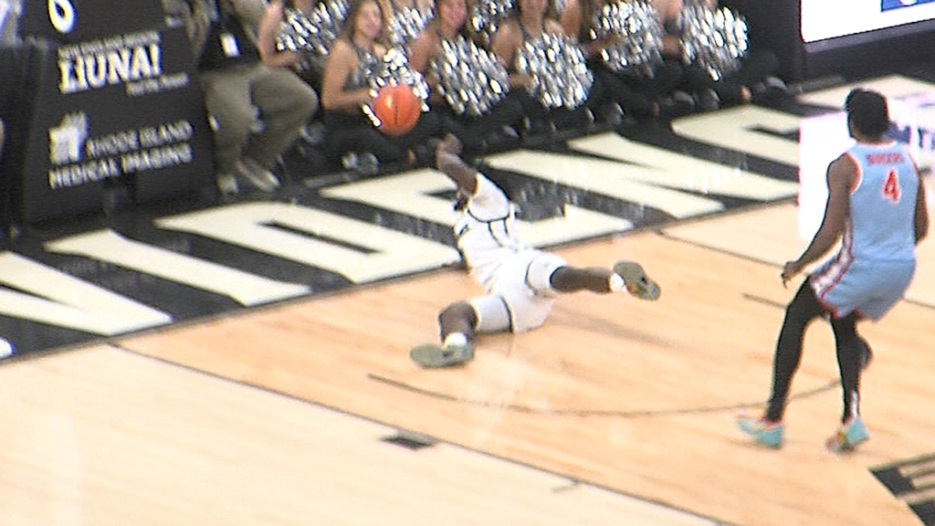 79220 Vo Pc Delaware State Mbb V Isteele00 00 34 12still002