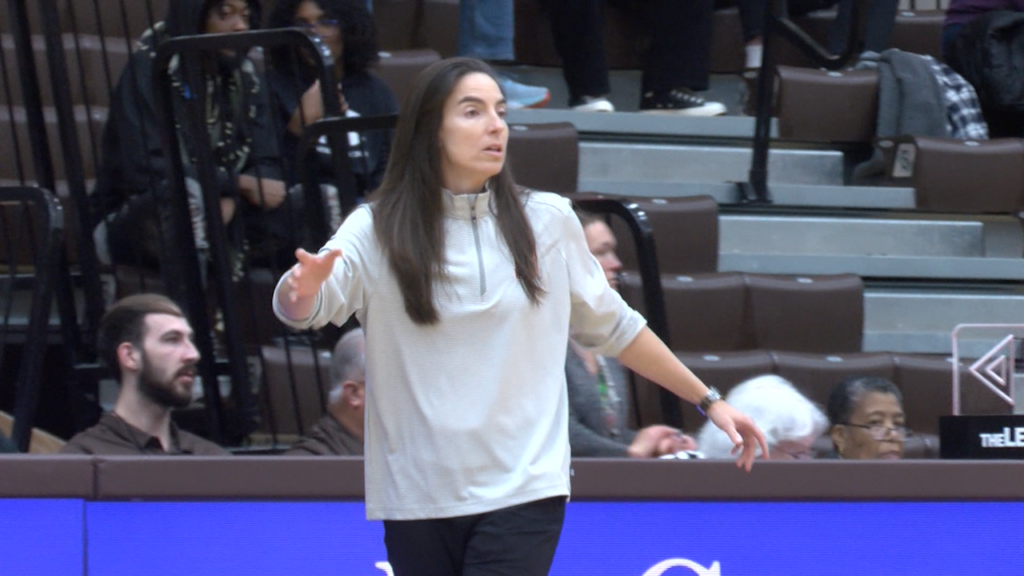 78457 Vo Brown Holy Cross Wbb Vo Ncoit00 00 49 46still002