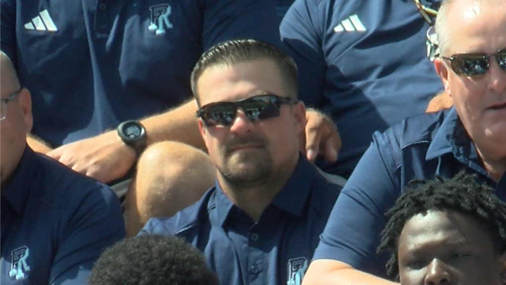 83520 Vo Uri Fb Rv Oc Change Isteele00 00 01 57still001