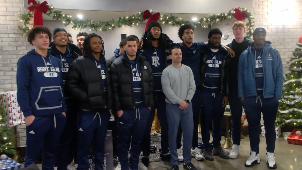 Uri Basketball Fans Celebrate Historic Start To Season