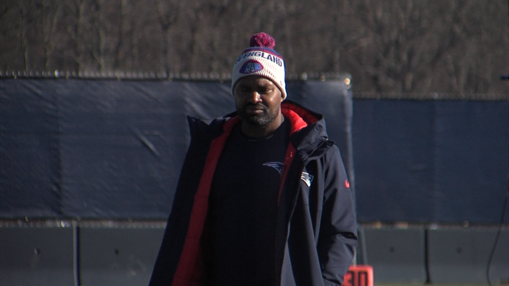 82384 Sot Pats S Belichick Unc Isteele00 00 11 09still001