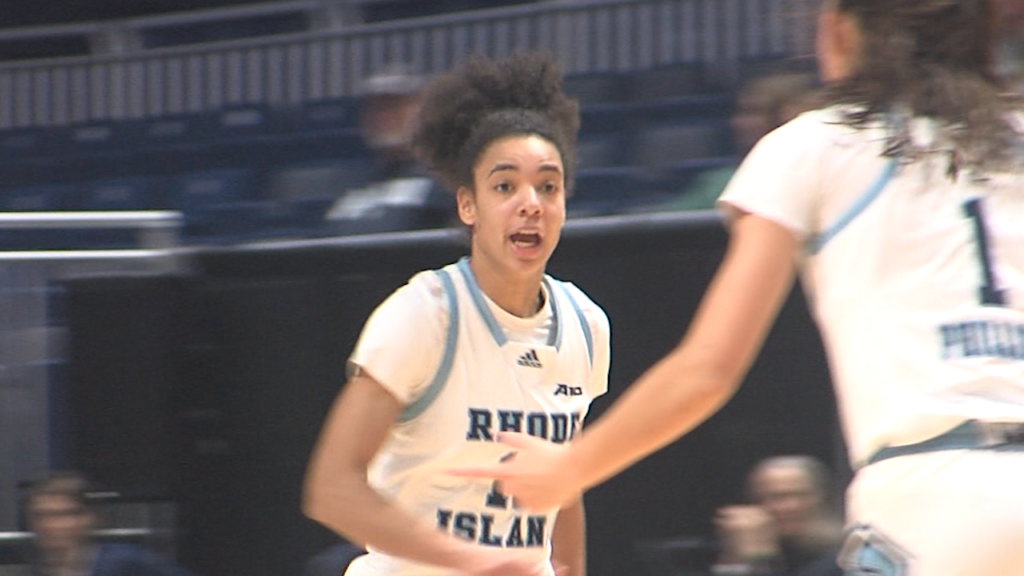 87572 Vo Uri Loyola Chicago Wbb Rv Isteele00 00 25 00still001