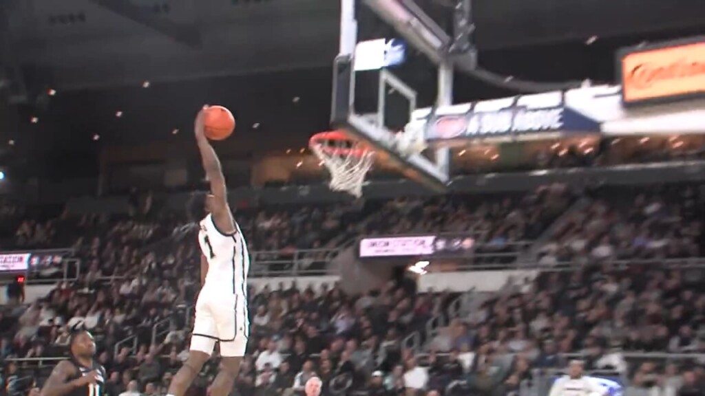 Four Double Digit Scorers, Mela's Double Double Help Pc Take Down Butler