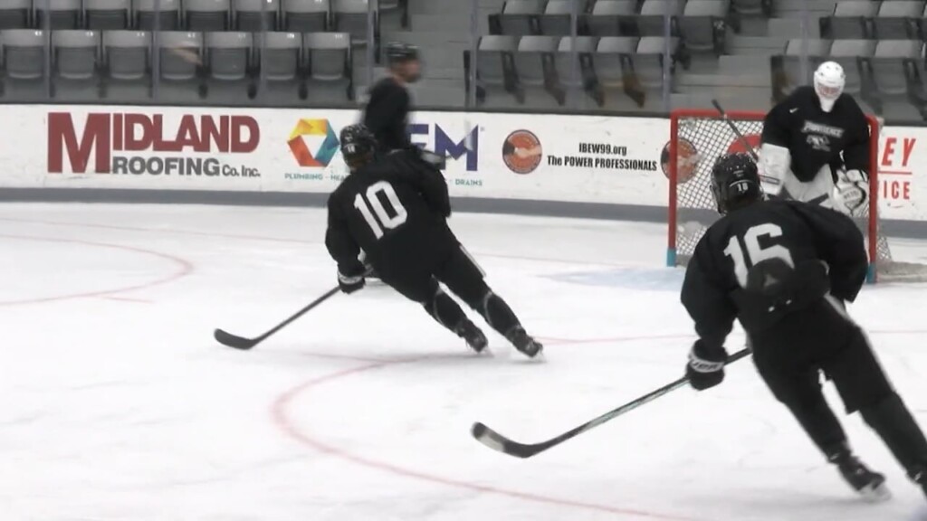 #6/4 Pc Men's Hockey Preps For Two Game Weekend Duel With #2 Bc