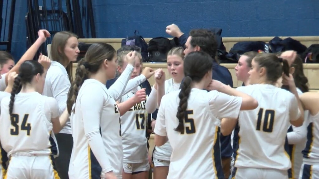 Barrington Girls Hoops Battles Past Portsmouth Tuesday