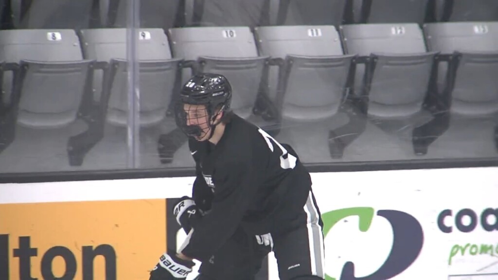 Hockey East Rookie Of The Week Logan Sawyer & #7 Pc Men's Hockey Prepares For Merrimack