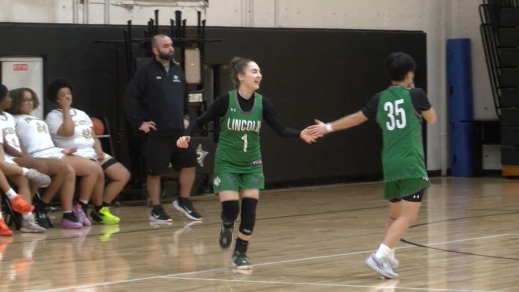 88969 Vo Lincoln School Davies Gbb Vo Ncoitmxf00 01 11 50still001