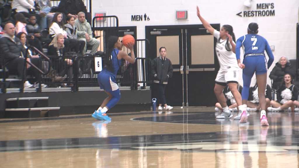 90229 Vo Pc Seton Hall Wbb V Isteele00 00 04 51still001