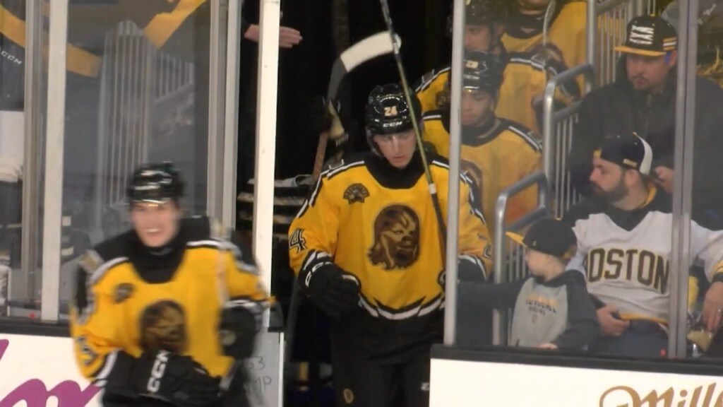 Thunderbirds Score Late To Steal Away Win From P Bruins Sunday