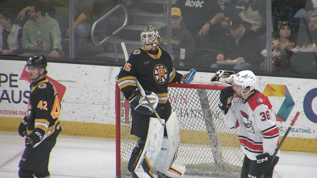 96853 Vo Pbruins Checkers V Isteele00 00 17 42still001