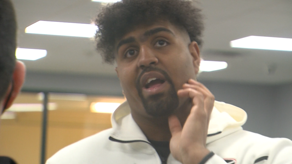 99665 Vo Truss V Broncos Udfa Isteele00 00 28 21still001