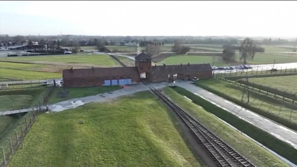Temple Emanu El Marks Holocaust Remembrance Day With Candlelight Procession