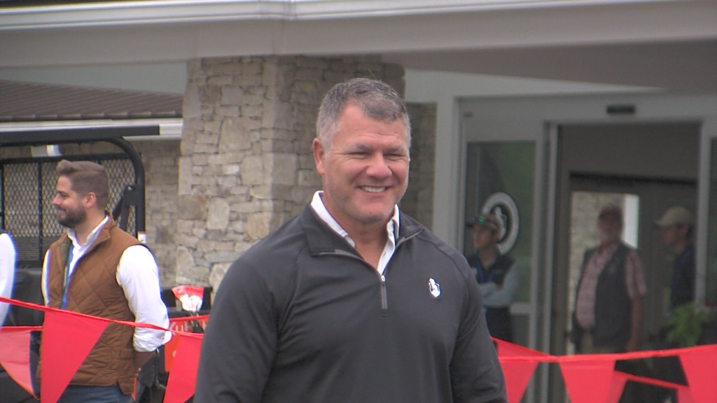 07895 Vo Pats Rv Clays 4 Charity Isteele00 01 01 09still001