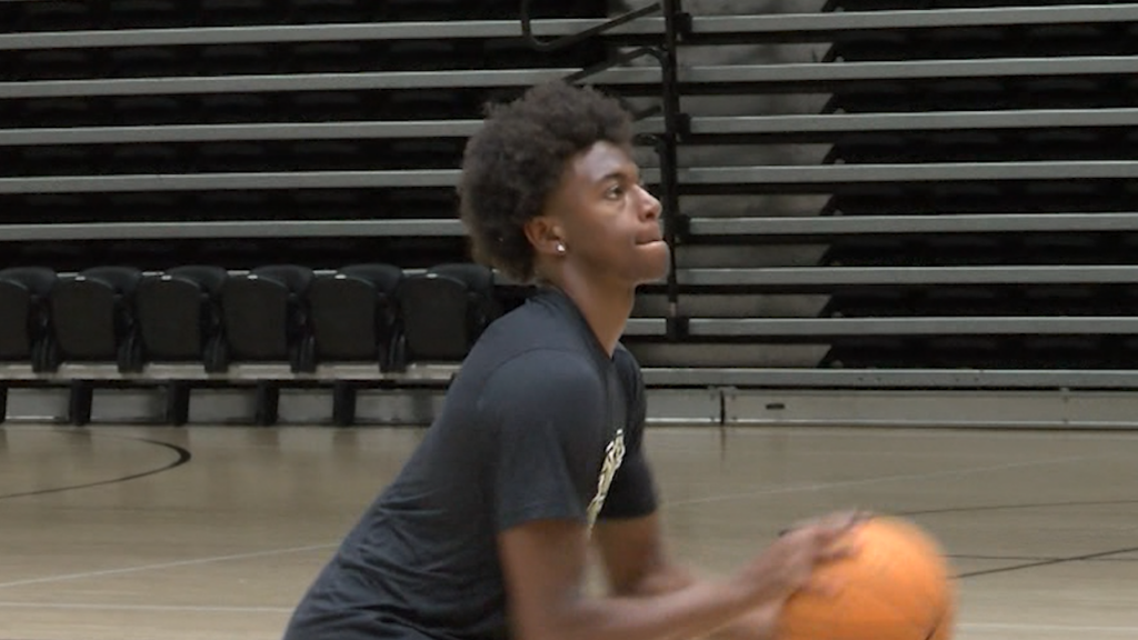 06611 Pkg Usa Gymnastics P Us Championships Prep Isteele00 02 13 35still002