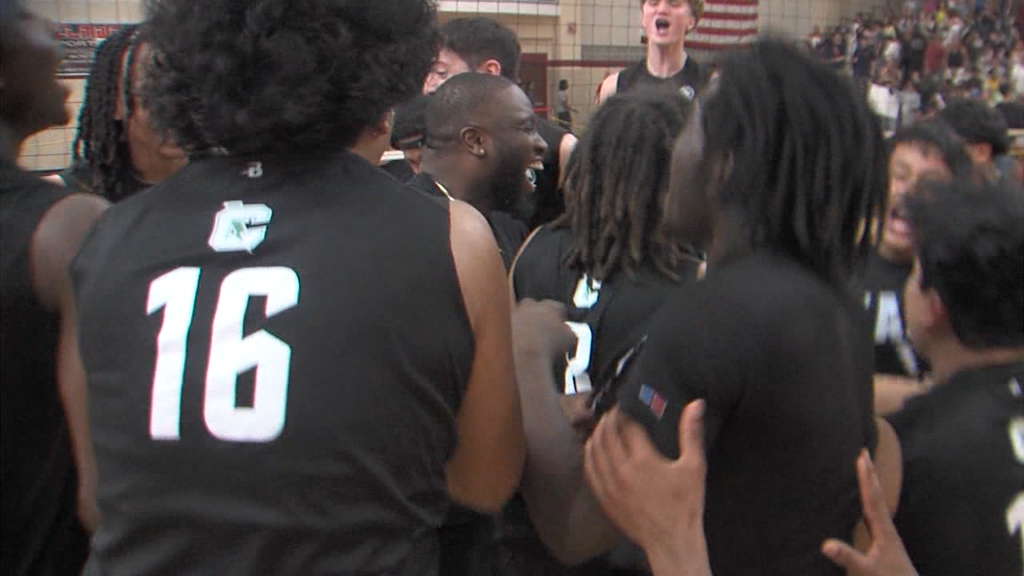 05170 Vo D1 Bvb V Cranston East North Kingstown Isteele00 00 54 43still001