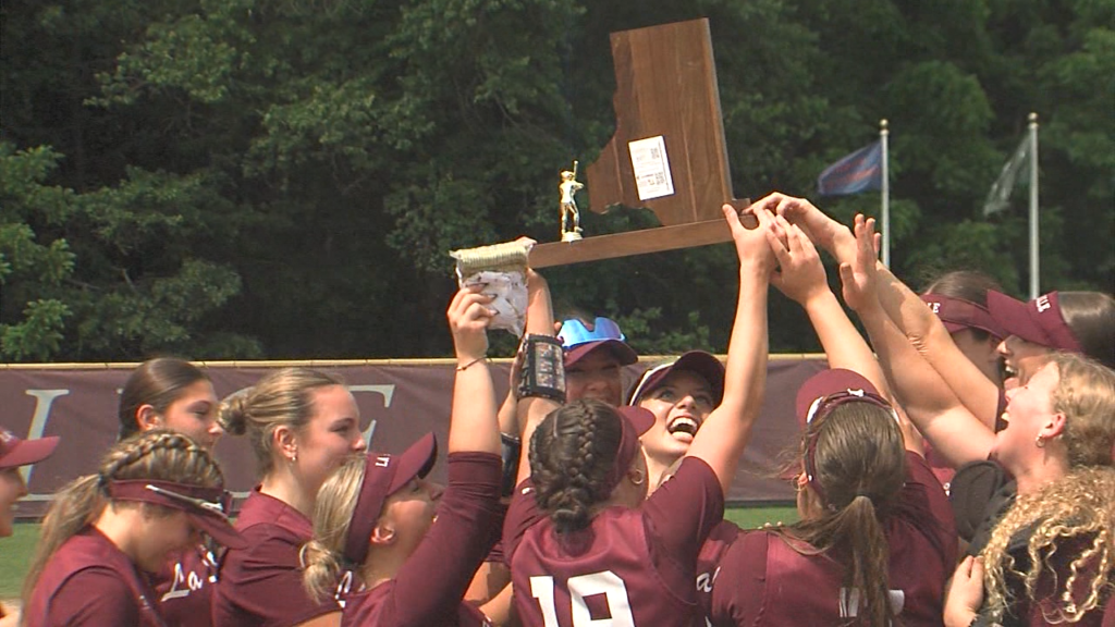 La Salle Softball Sotmpg00 00 16 29still001