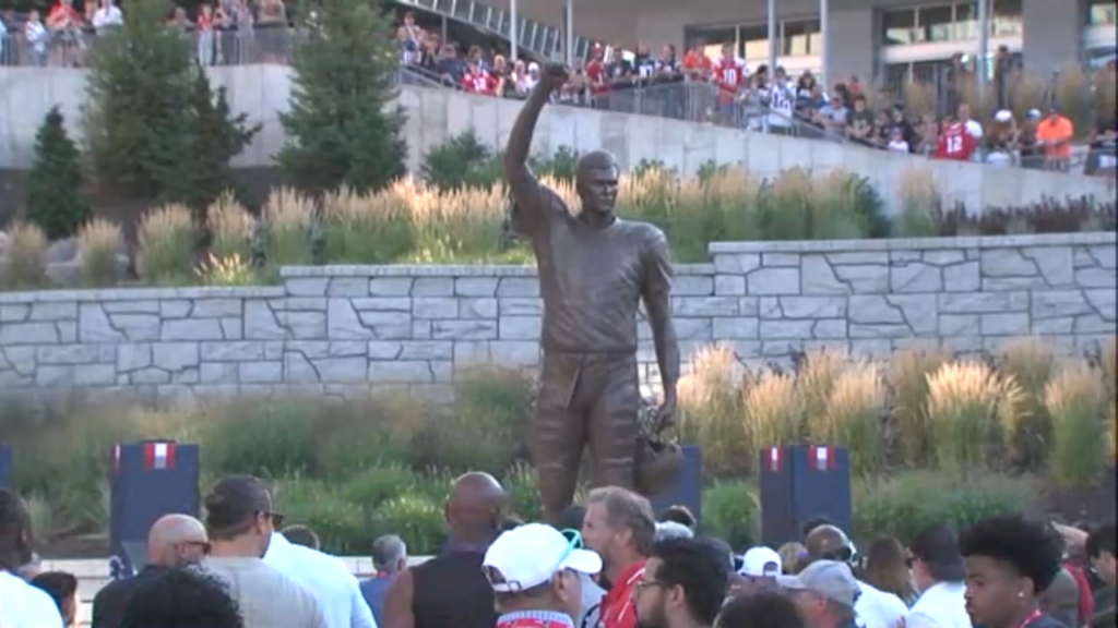 Brady Statue 8 8