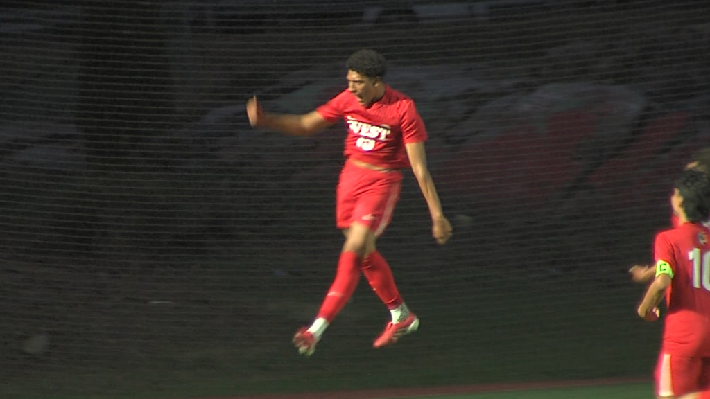 15707 Vo Cranston West Central Bsoc V Isteele00 00 33 41still001