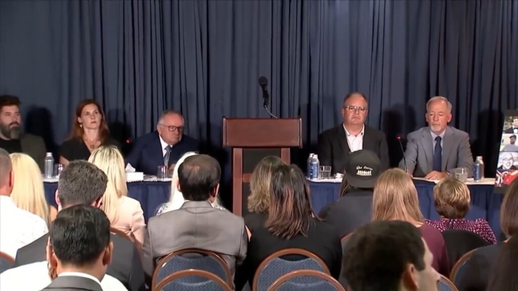 Families Of Dc Plane Crash Victims Sue American Airlines