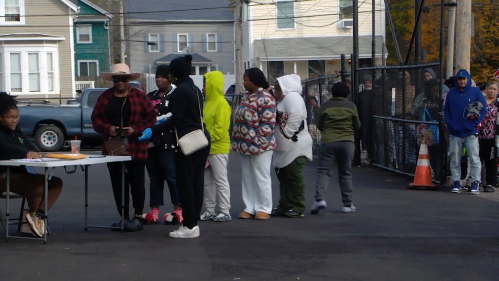 Food Giveaway Ahead Of Thanksgiving