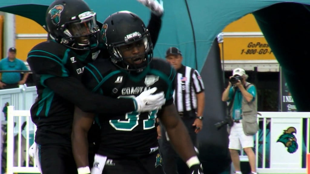 Henderson's 2 TDs lead Coastal Carolina over Bryant 31-17 - ABC Columbia