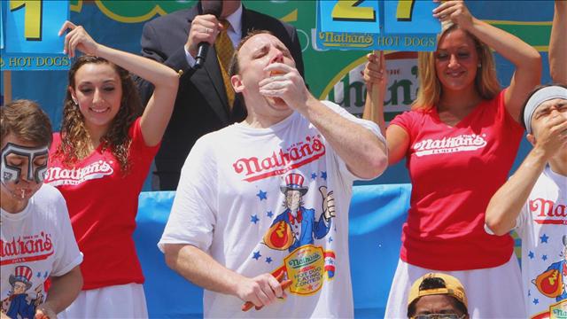 Joey Chestnut sets new record at post-pandemic hot dog ...