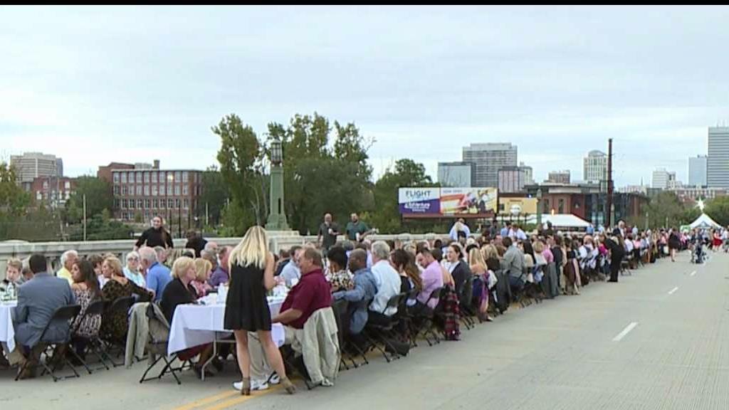 Dining on the Gervais Street Bridge, Really ABC Columbia