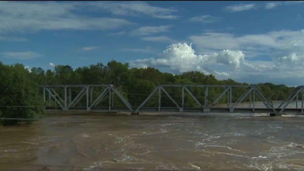 Pee Dee River nearing record highs as flood waters continue to rise