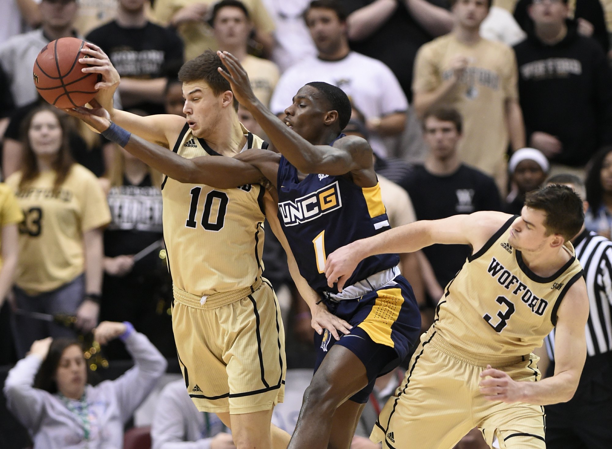 Tickets punched! Wofford tops UNCG in SoCon title game, earning spot in ...