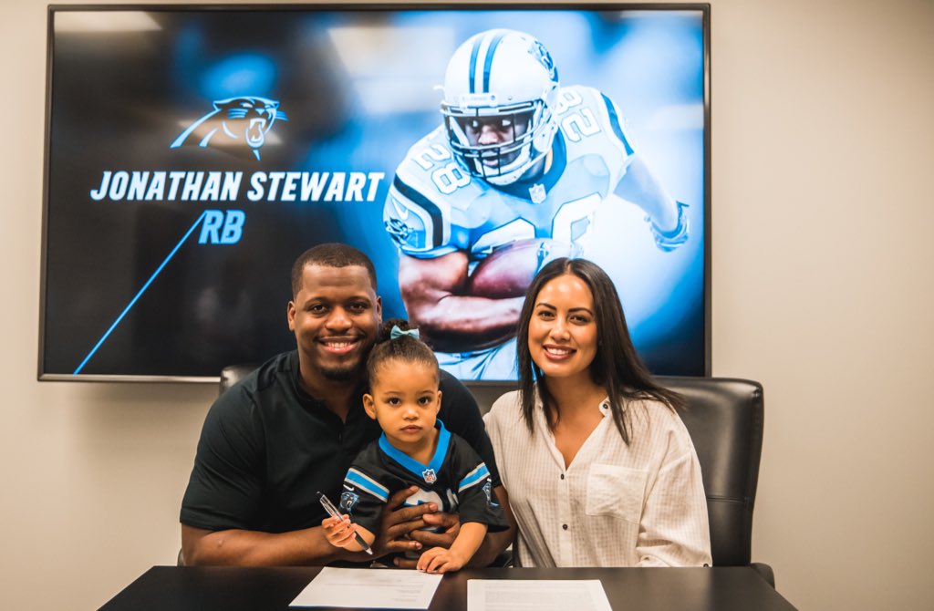 Jonathan Stewart signs 1-day contract to retire as a Panther